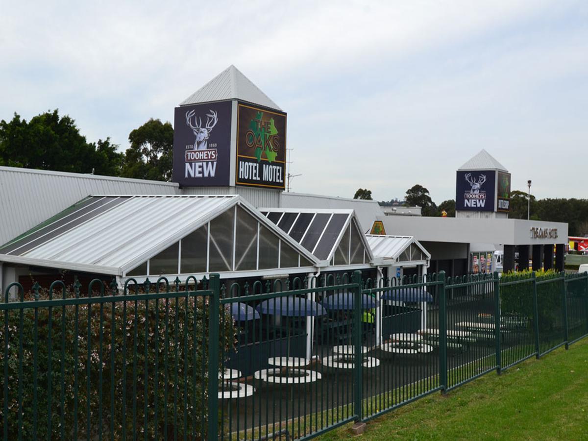 The Oaks Hotel Motel Albion Park Exterior foto