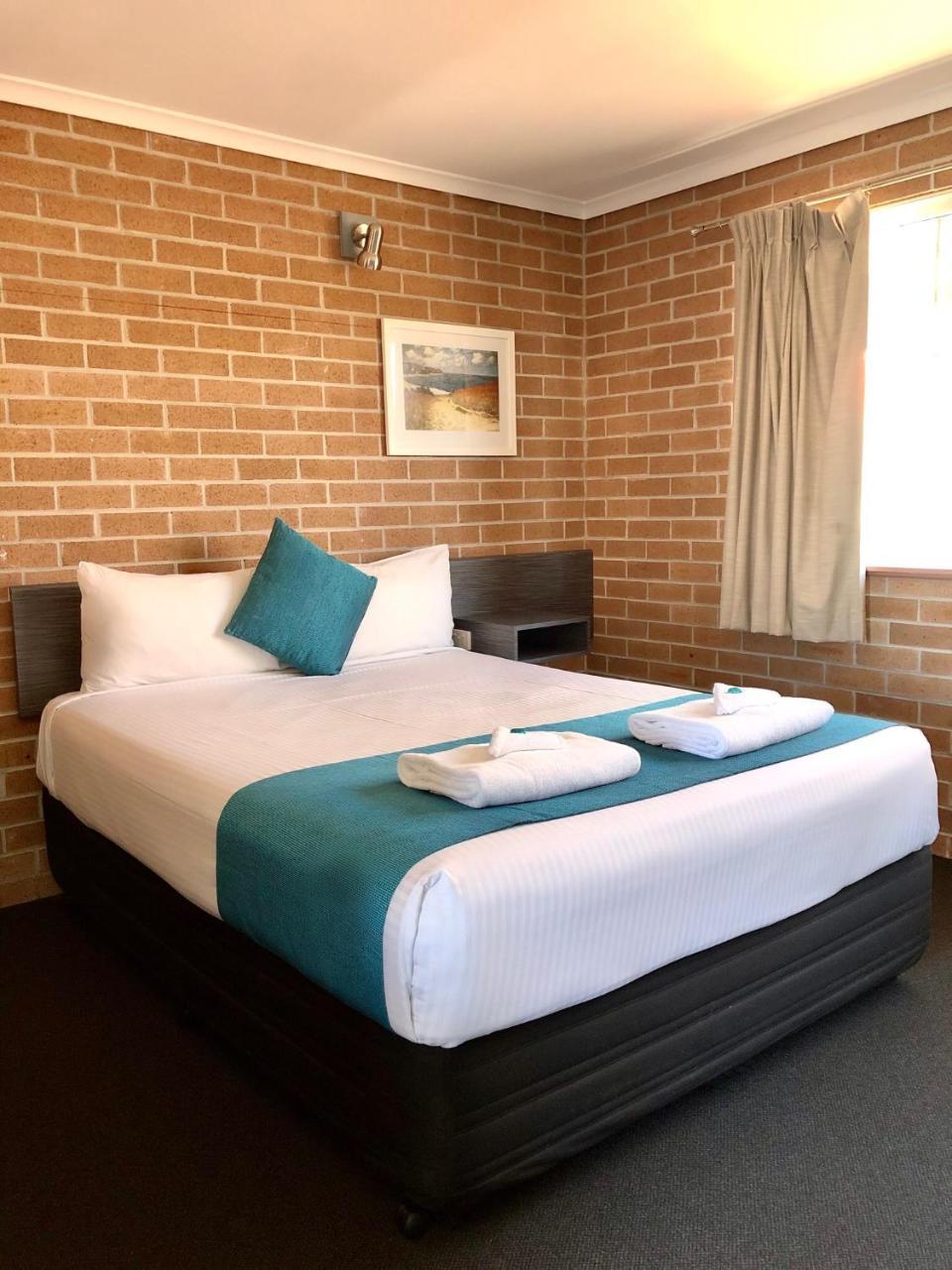 The Oaks Hotel Motel Albion Park Exterior foto
